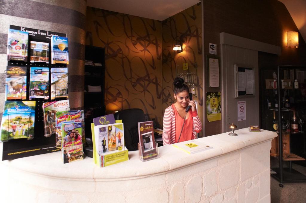 Hostellerie Excalibur โซมูร์ ภายนอก รูปภาพ